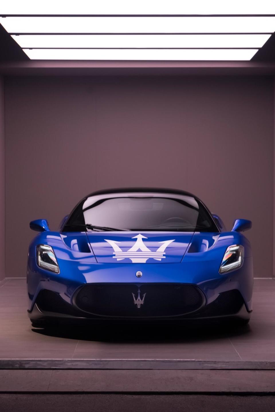 11Maseratinewglobalstoreconcept_interiorLaunchpadwithMC20doorclosed.jpg