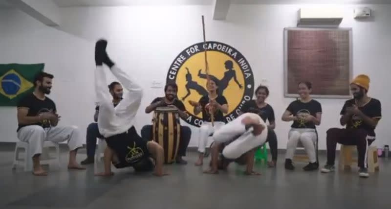 ▲結合力與美的卡波耶拉（Capoeira），俗稱巴西戰舞，其魅力在於它既是戰鬥，又是跳舞，能夠戰鬥卻又不失美感。（圖／翻攝自影片）