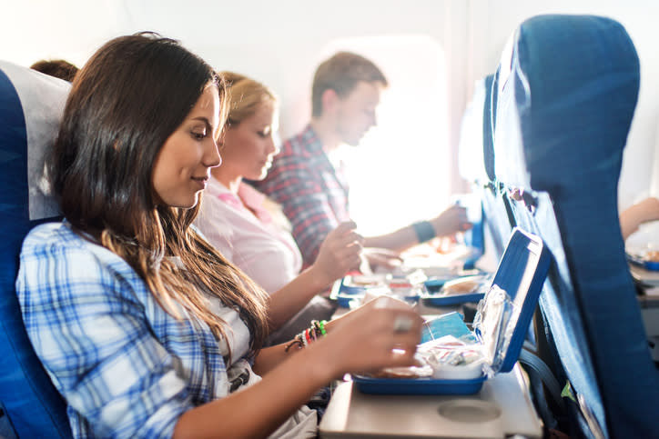 Durante el vuelo podrías pedir repetir. Foto: BraunS/Getty Images