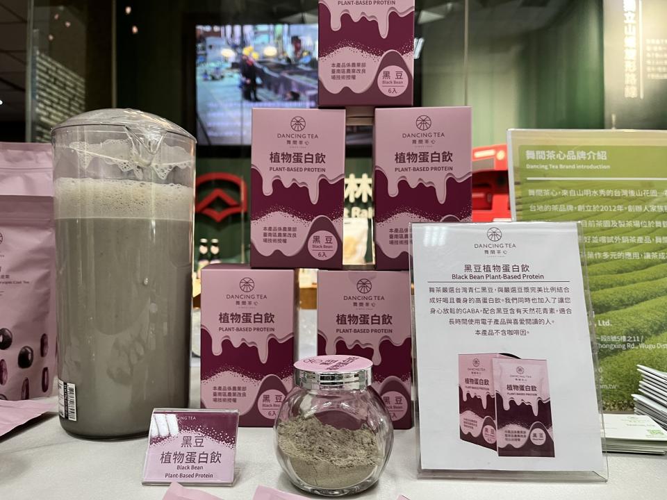 臺南區農業改良場黑豆加工應用技術，幫助黑豆開發成植物蛋白飲等多元產品。（攝影／游昇俯）