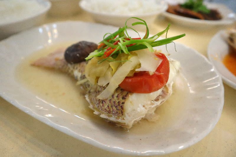 lao ye teochew porridge - steamed fish upclose