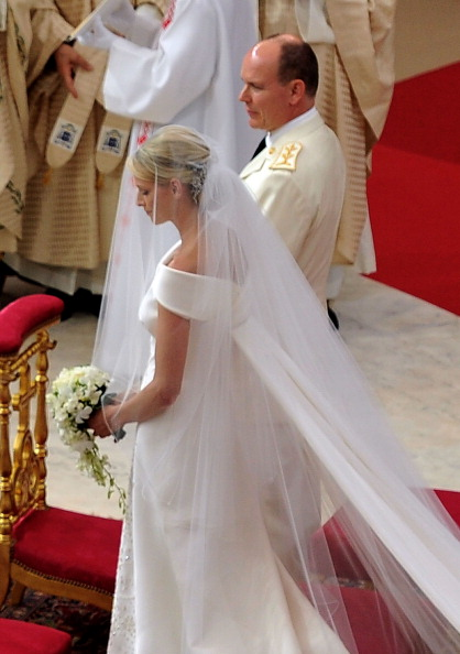 La Princesa Charlene de Mónaco llamó muchísimo la atención cuando lloró desconsoladamente en sus nupcias al Príncipe Alberto el 2 de julio de 2011.