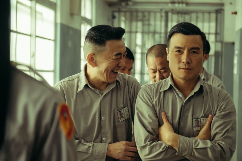 ▲李銘忠（右）飾演《台灣犯罪故事》，左為徐亨。（圖／Disney+）