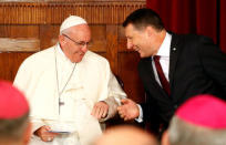 Pope Francis and Latvian president Raimonds Vejonis attend a welcoming ceremony for Pope Francis in Riga, Latvia, during the second leg of Pope Francis' trip to the Baltic states, September 24, 2018. REUTERS/Max Rossi