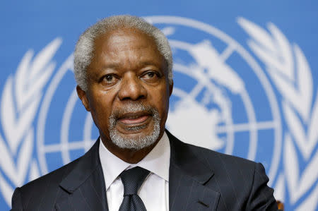 FILE PHOTO: U.N.-Arab League mediator Kofi Annan addresses a news conference at the United Nations in Geneva August 2, 2012. REUTERS/Denis Balibouse /File Photo