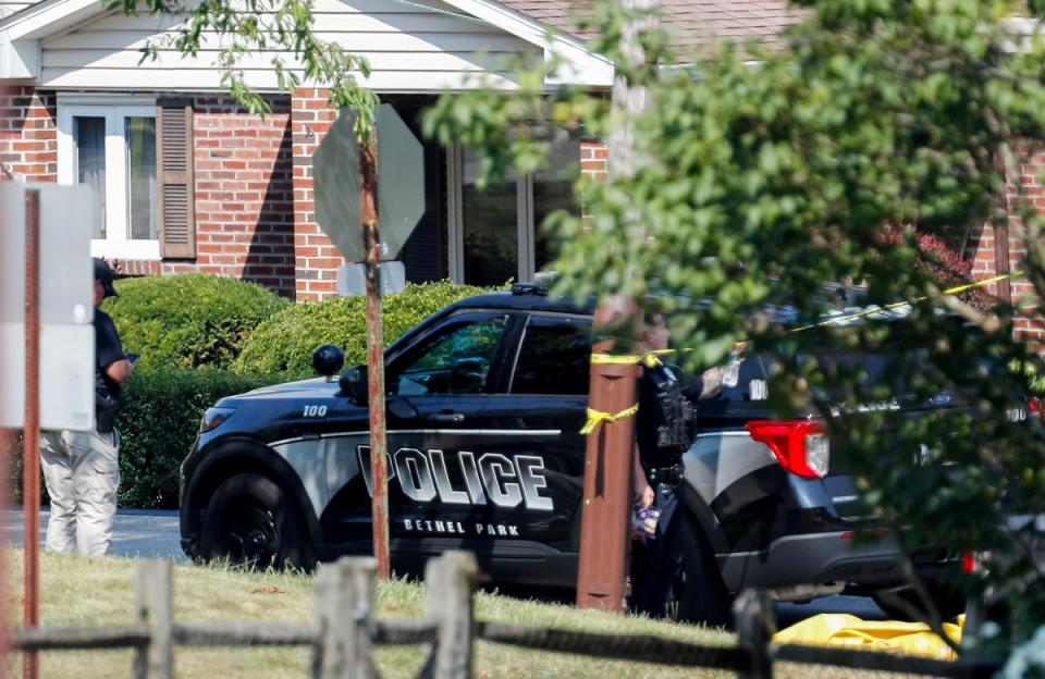 Agentes de las fuerzas de seguridad en las inmediaciones de la vivienda de Thomas Matthew Crooks (20) que disparó contra Donald Trump en un acto de campaña en Pensilvania el sábado (EPA)