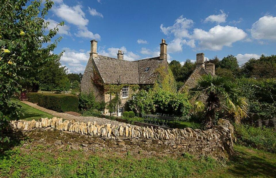 A romantic farmhouse complete with a red AGA (Strutt & Parker)