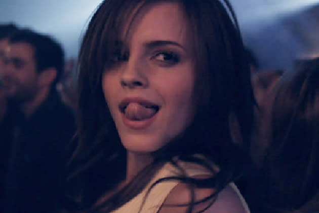 Ganz schön sexy: Emma Watson kann mehr als züchtige Zauberschülerin (Screenshot: Yahoo! Movies)