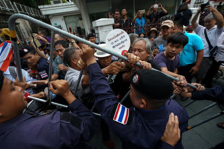 Anti-government protesters confront riot police officers during a protest to demand that the military government hold a general election by November, in Bangkok, Thailand, May 22, 2018. REUTERS/Athit Perawongmetha