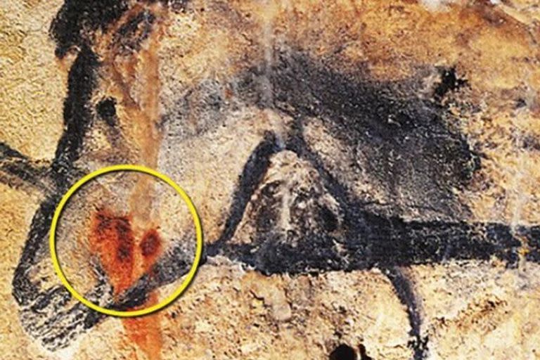 Puntos en una pintura rupestres hallada en una cueva y que data de hace más de 20.000 años