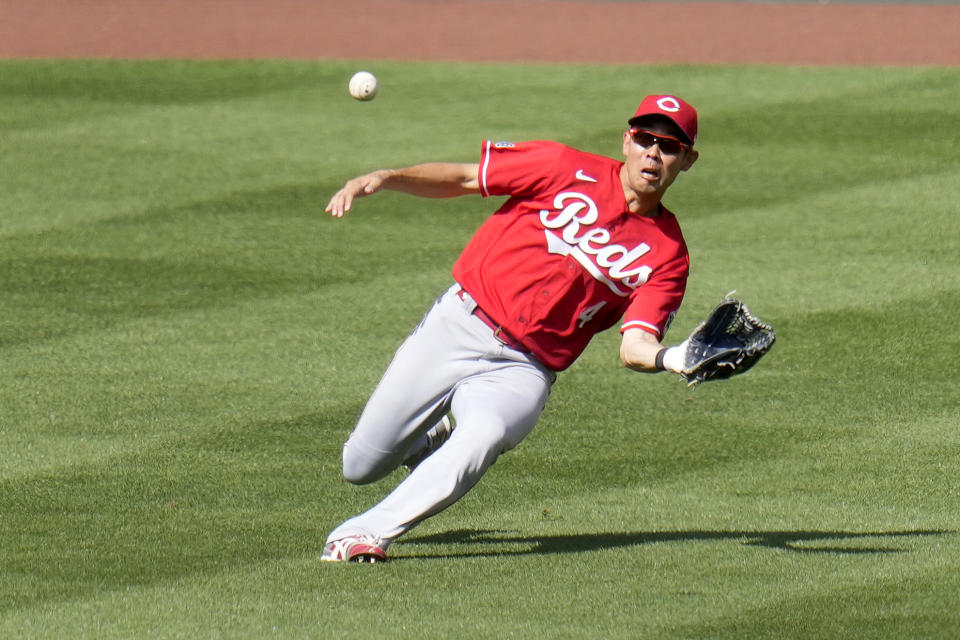 Cincinnati Reds center fielder Shogo Akiyama dives to catch a line drive by St. Louis Cardinals' Edmundo Sosa for the final out of a baseball game Saturday, June 5, 2021, in St. Louis. The Reds won 5-2. (AP Photo/Jeff Roberson)