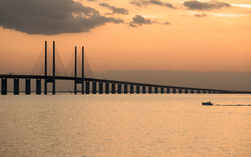 The&nbsp;&Ouml;resund Bridge connects Sweden and Denmark. (Photo: Rolf_52 via Getty Images)