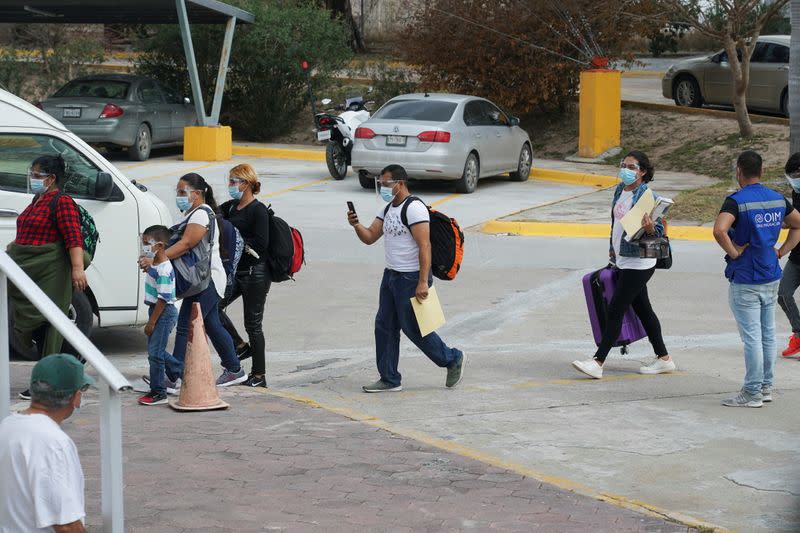 The first group of 25 migrants leave their camp towards the Gateway International Bridge