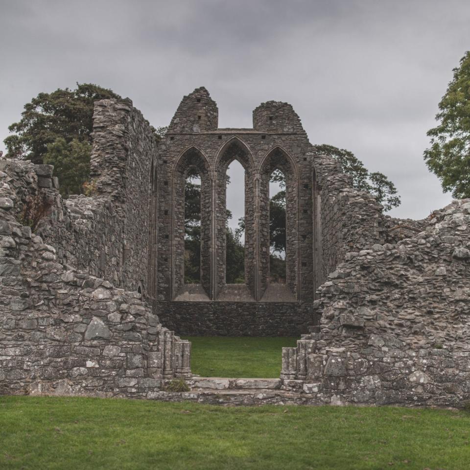 The Winterfell Trek takes you on a tour of Belfast's Game of Thrones locations - like Inch Abbey