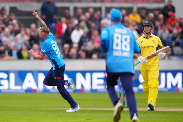 England’s Brydon Carse, left, celebrates taking the wicket of Australia’s Mitch Marsh, right