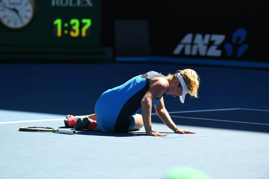 Bei Temperaturen von über 30 Grad haben viele Spieler am 1. Turniertag zu kämpfen. Coco Vandeweghe bricht nach ihrem Startsieg entkräftet zusammen