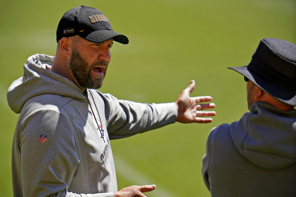 Pittsburgh Steelers quarterback Ben Roethlisberger, left, talks with offensive coordinator Matt Canada during the team's NFL minicamp football practice in Pittsburgh, Thursday, June 17, 2021. (AP Photo/Gene J. Puskar)