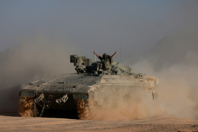 Un tanque israelí avanza por la frontera con la Franja de Gaza, el 17 de julio de 2024 (Menahem Kahana)