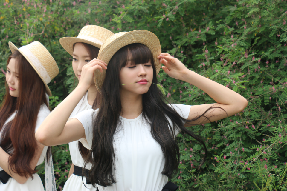 <cite class="credit">WM Entertainment / Oh My Girl</cite>