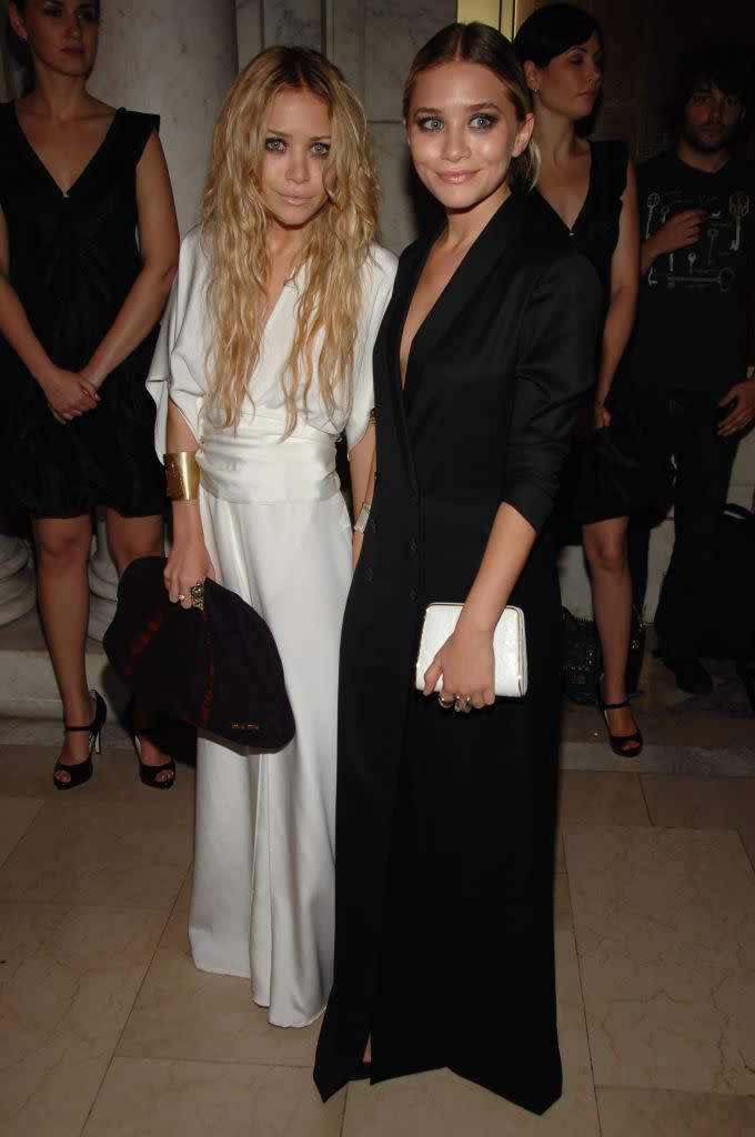 Mary-Kate Olsen (L) and Ashley Olsen attend the 2007 CFDA Fashion awards at the New York Public LIbrary. (Photo by Fairchild Archive/Penske Media via Getty Images)