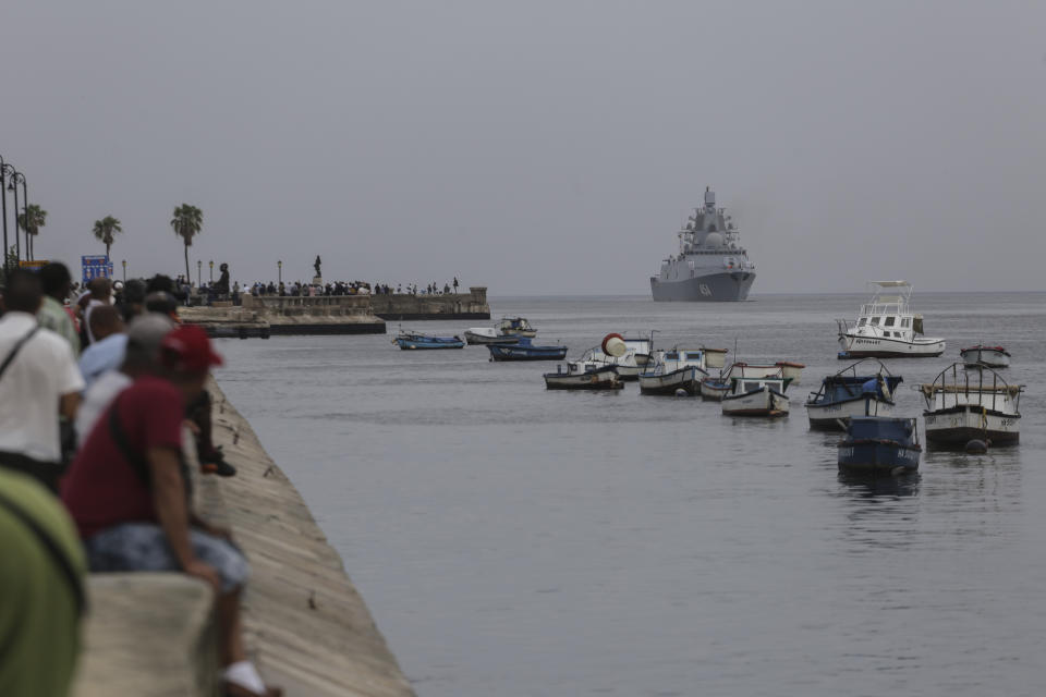 La fragata Almirante Gorshkov de la Armada rusa llega al puerto de La Habana, Cuba, el miércoles 12 de junio de 2024. (AP Foto/Ariel Ley)