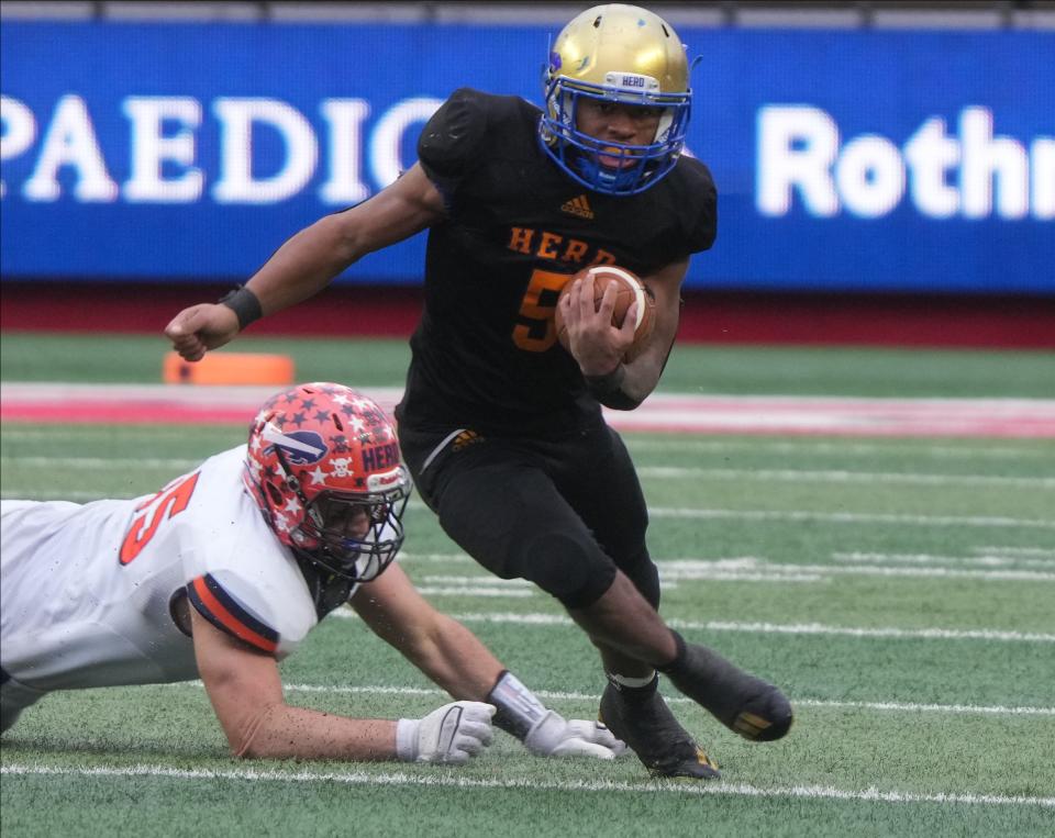 Anthony Reagan, Jr. (5) of Woodbury carries the ball in the first half as Woodbury defeated Mountain Lakes 31-7 to win the NJSIAA Group 1 Football Championship played in SHI Stadium at Rutgers in Piscataway, NJ in December 3,  2022.