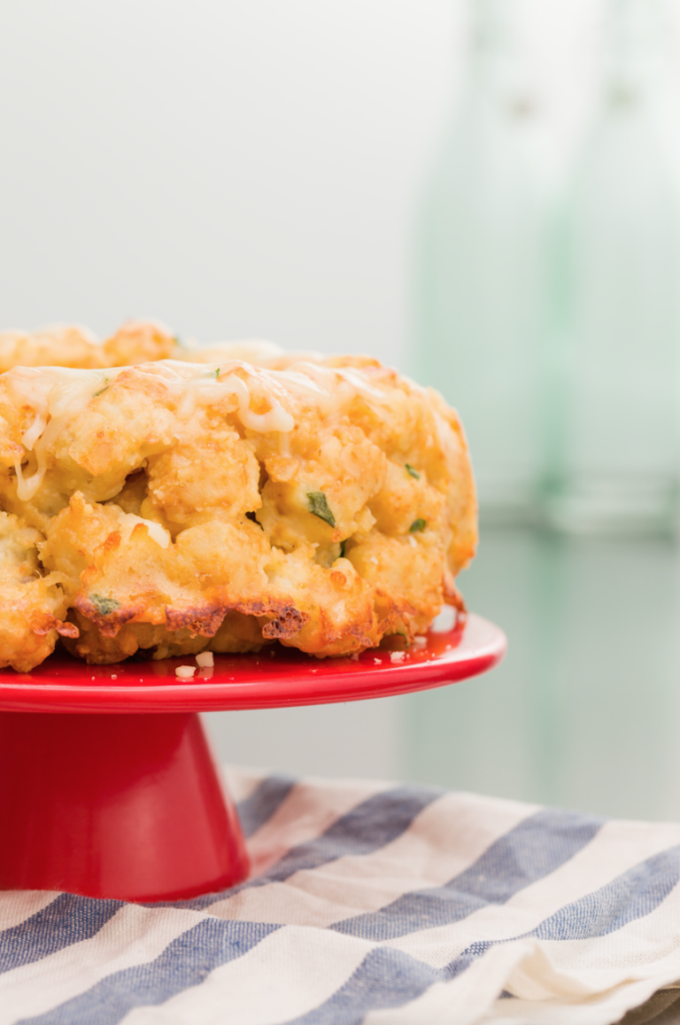 Cheesy Garlic Tater Tot Bake