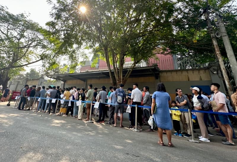 People are queuing at the Thai embassy in Yangon to apply for a visa. Myanmar's army introduced compulsory military service in 2010 - but until now the law has never been enforced. That is set to change from April, causing scores of young people to go into hiding or flee the crisis-hit country. Myo Myo/dpa