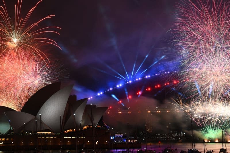 The sky is lit with fireworks during Sydney's New Year's Eve celebrations. Dan Himbrechts/AAP/dpa