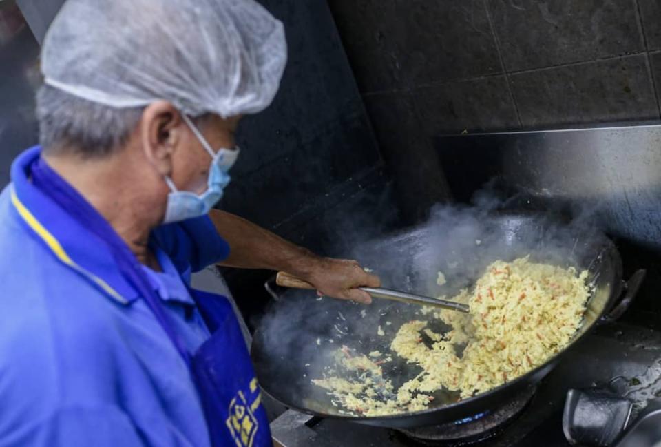 Food at Pertubuhan Amal Ai Xin Fan Tong is prepared an hour before meal time to ensure its freshness. — Picture by Farhan Najib