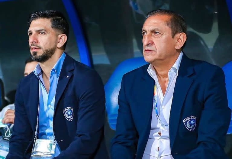 El director técnico argentino Ramón Díaz y su hijo Emiliano están al frente del Al Hilal, de Arabia Saudita, equipo que aportó hoy 9 de los 11 titulares del seleccionado que venció a la Argentina