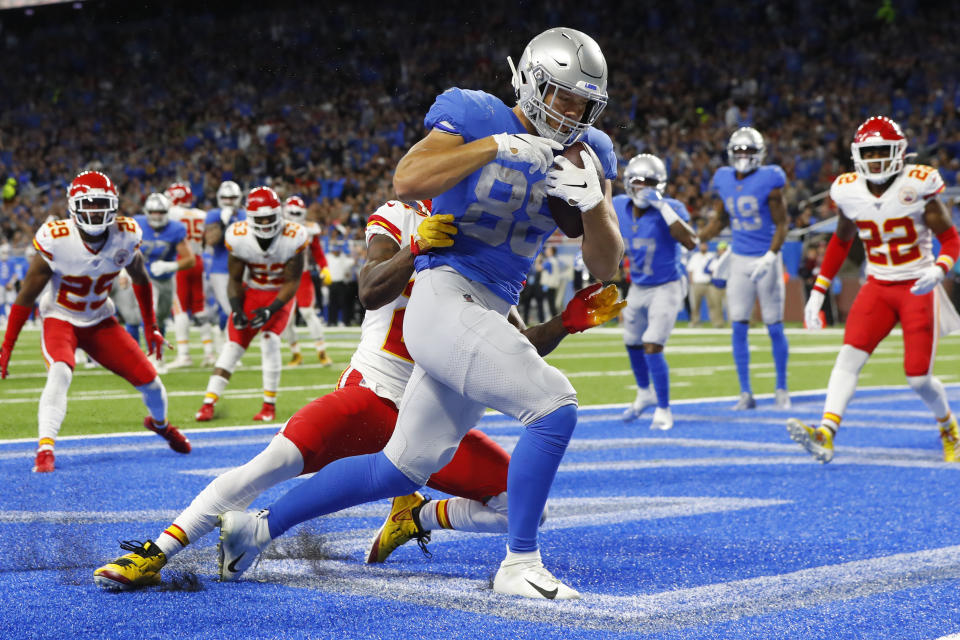 Detroit Lions tight end T.J. Hockenson (88) pulls in a 5-yard pass for a touchdown during the first half of an NFL football game against the Kansas City Chiefs, Sunday, Sept. 29, 2019, in Detroit. (AP Photo/Paul Sancya)