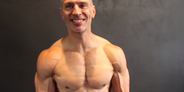 A Physique Coach Explains How He Walks to Get Shredded