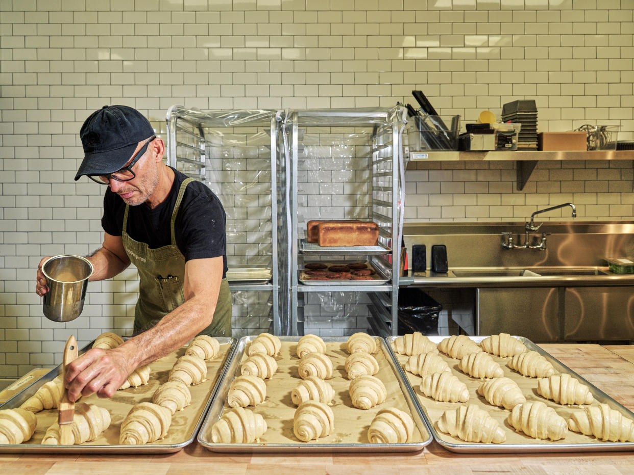 El croissant no fue hecho para la cámara, pero es una belleza (Michelle Groskopf/The New York Times)