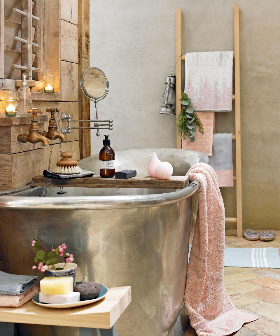 4. Fill your bathroom with plenty of rustic texture