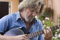 Wenig später war es dann endlich so weit: Für seine Rolle als alkoholkranker Country-Troubadour, der seine Liebe zur Musik wiederentdeckt, erhielt Bridges seinen ersten Oscar. Dabei hätte "Crazy Heart" (2009) ursprünglich nur auf DVD erscheinen und gar nicht in die Kinos kommen sollen. (Bild: Fox)