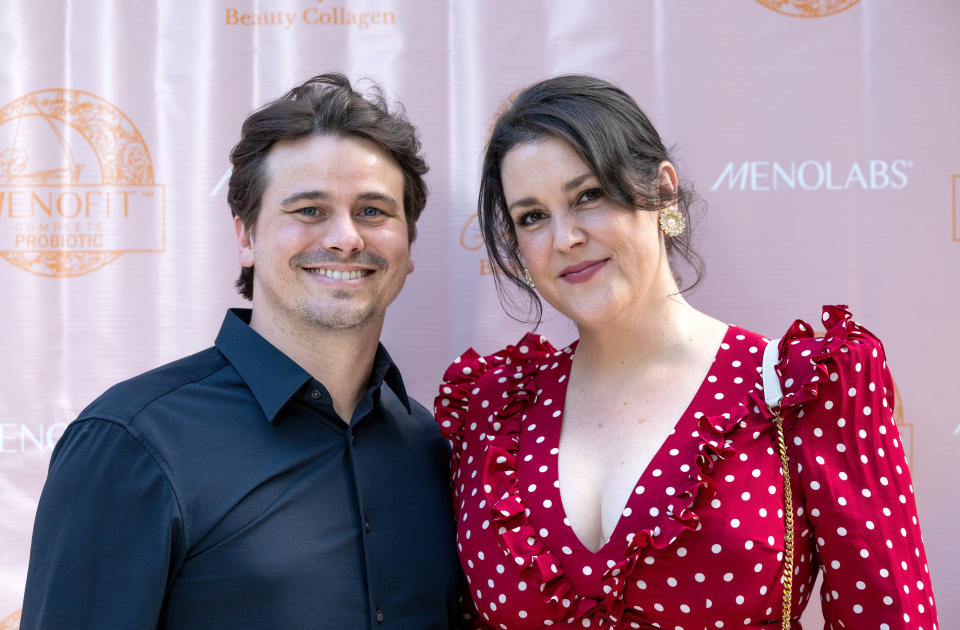 Closeup of Jason Ritter and Melanie Lynskey