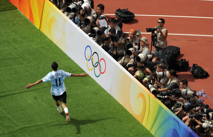 Di María festejando su gol a Nigeria en la Final de los Juegos Olímpicos de Beijing 2008. (AFP via Getty Images)