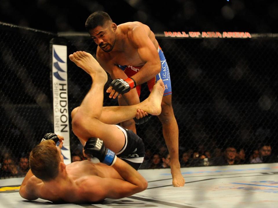 Barnatt in action against Mark Munoz (Getty)