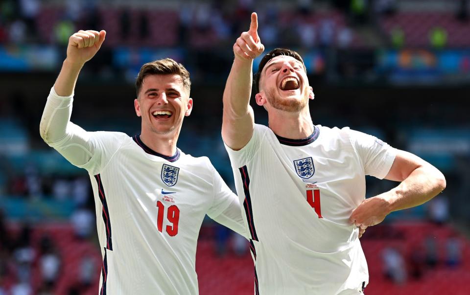 Mason Mount (left) alongside Declan Rice - GETTY IMAGES