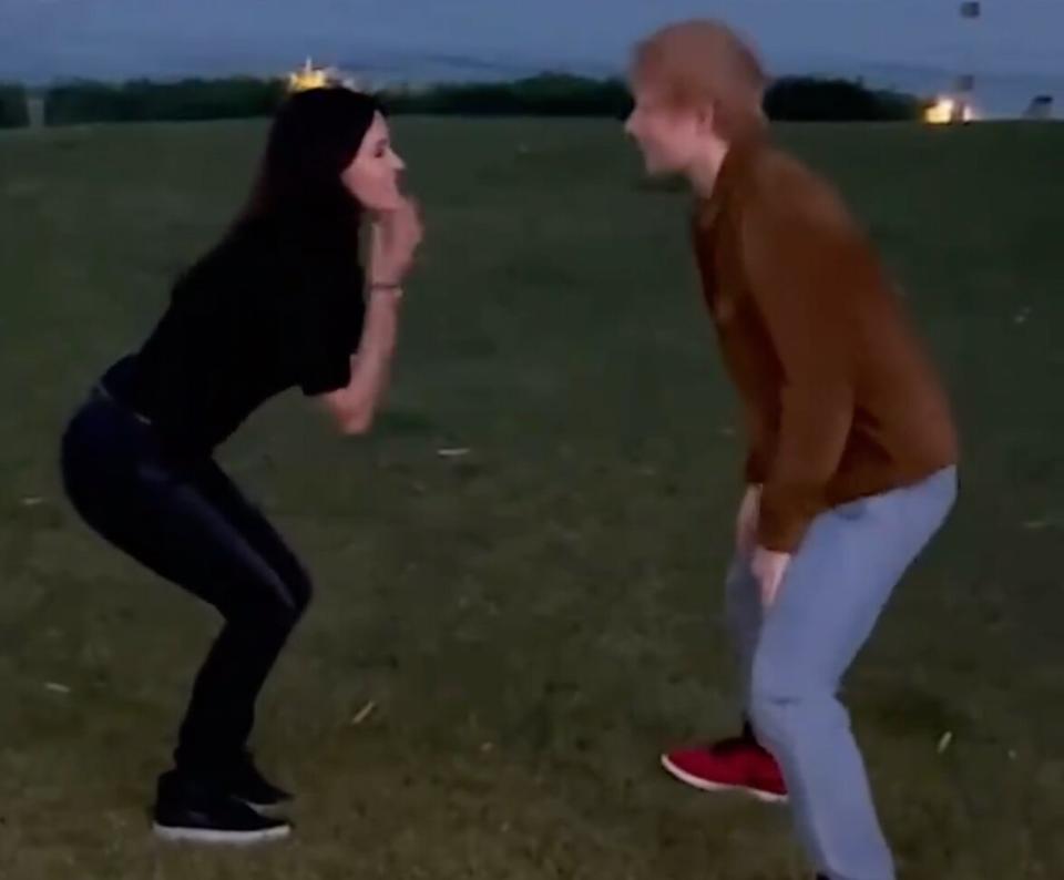 Courteney Cox And Ed Sheeran Hilariously Recreate Ross And Monica S Dance Routine From Friends