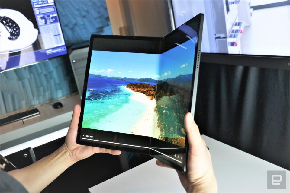 Intel Horseshoe Bend foldable tablet PC hands-on at CES 2020