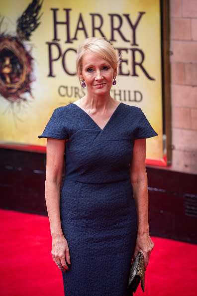 J.K. Rowling. Si bien ahora se ha abocado a escribir ciencia ficción para adultos, la mayoría de sus ingresos entre el 1 de junio de 2015 a la misma fecha en 2016, provienen de la venta de la saga literaria de Harry Potter. ¿Cuánto recaudó? US$19 millones. - Foto: Rob Stothard/Getty Images