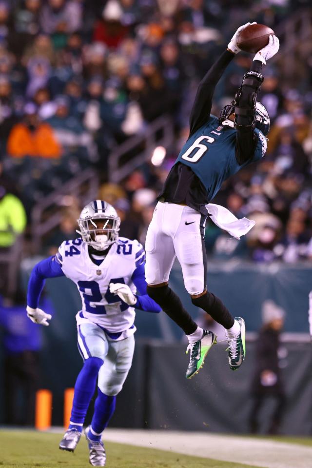 DeVonta Smith picks up the first First Down of the Super Bowl