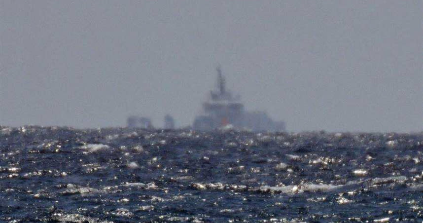 東部海域今日清晨驚見1艘運輸艦。（圖／中國時報莊哲權攝）