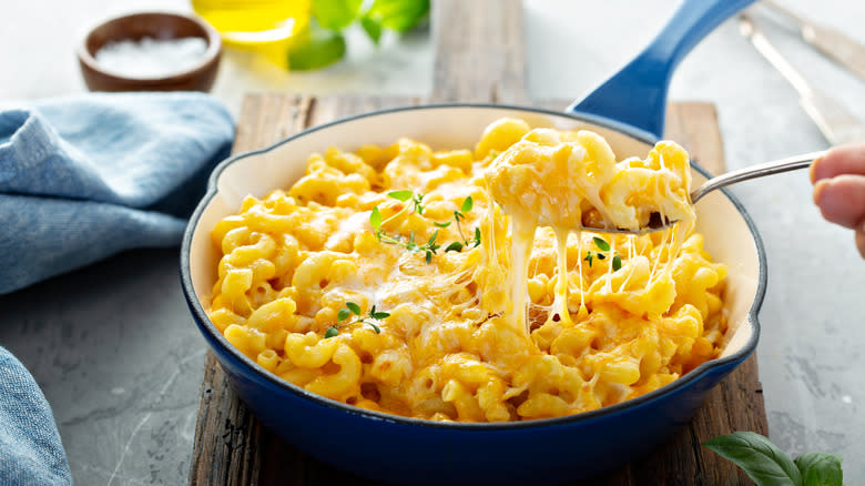 mac and cheese in pan