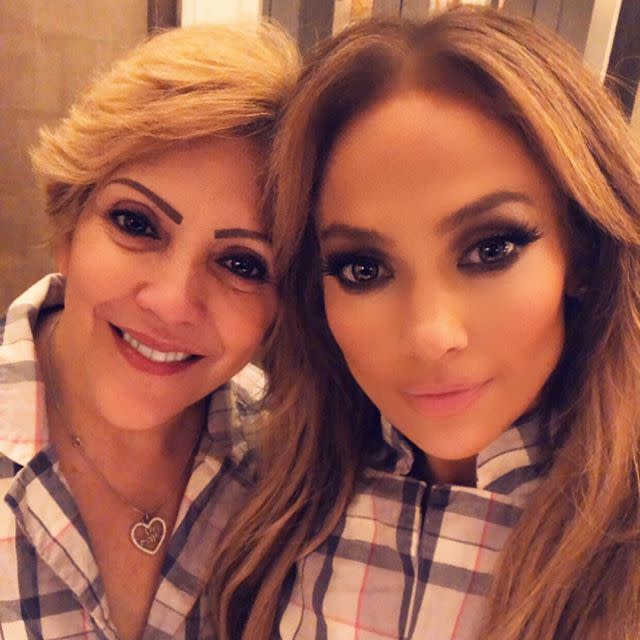 Jennifer López junto a su madre, Guadalupe. Foto: Jennifer López/Instagram