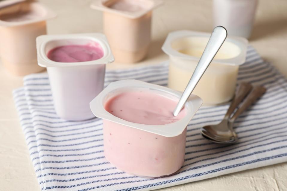 Good old greek yogurt can help to support weight loss. Atlas – stock.adobe.com