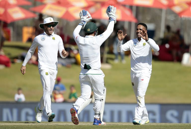 South African bowler Dane Piedt (R) celebrates the dismissal of New Zealand batsman BJ Watling (unseen) on the fourth day of the second Test match in Centurion, South Africa on August 30, 2016