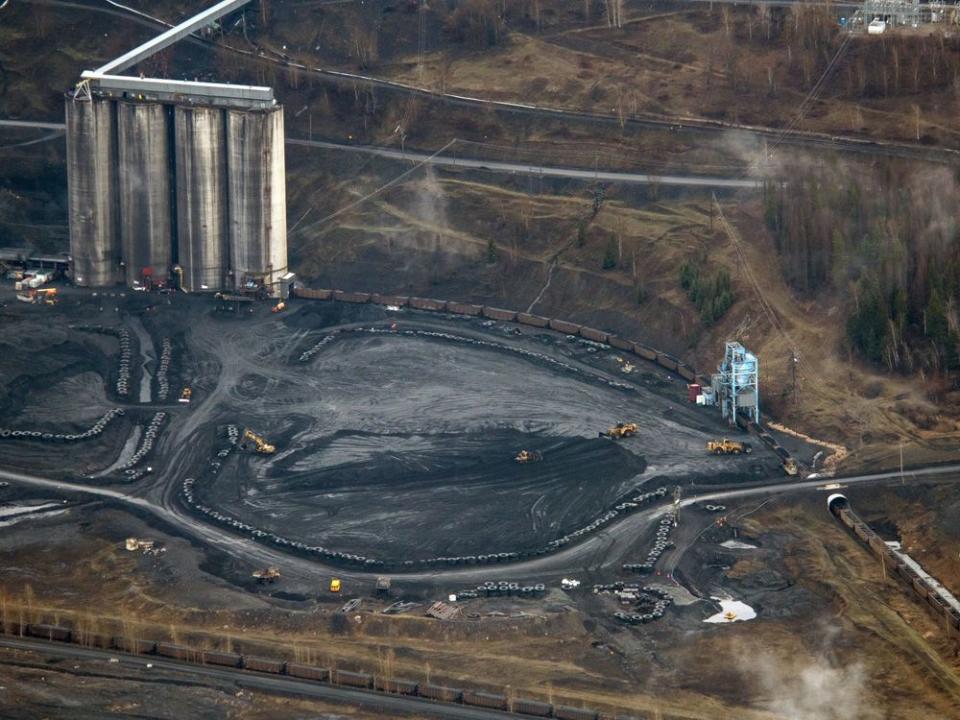  Train cars are loaded with coal at Teck Resources Ltd.’s Elkview Operations steelmaking coal mine in the Elk Valley near Sparwood, B.C.